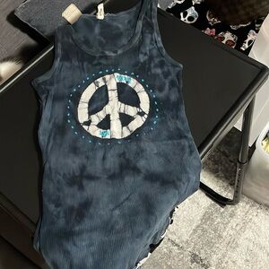 Size L nwot blue tyedye tank peace